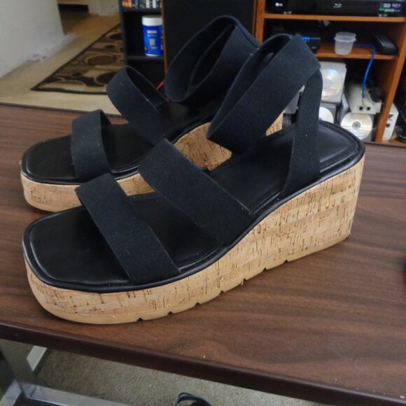 Torrid Triple Band Stretch Wedge Pre Owned  sz 13ww - Picture 3 of 7